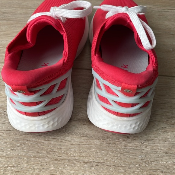 Kizik Sneakers - Picture 4 of 9